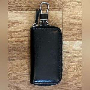 Black Zippered Leather 9 Key Pouch - Unbranded NWOT